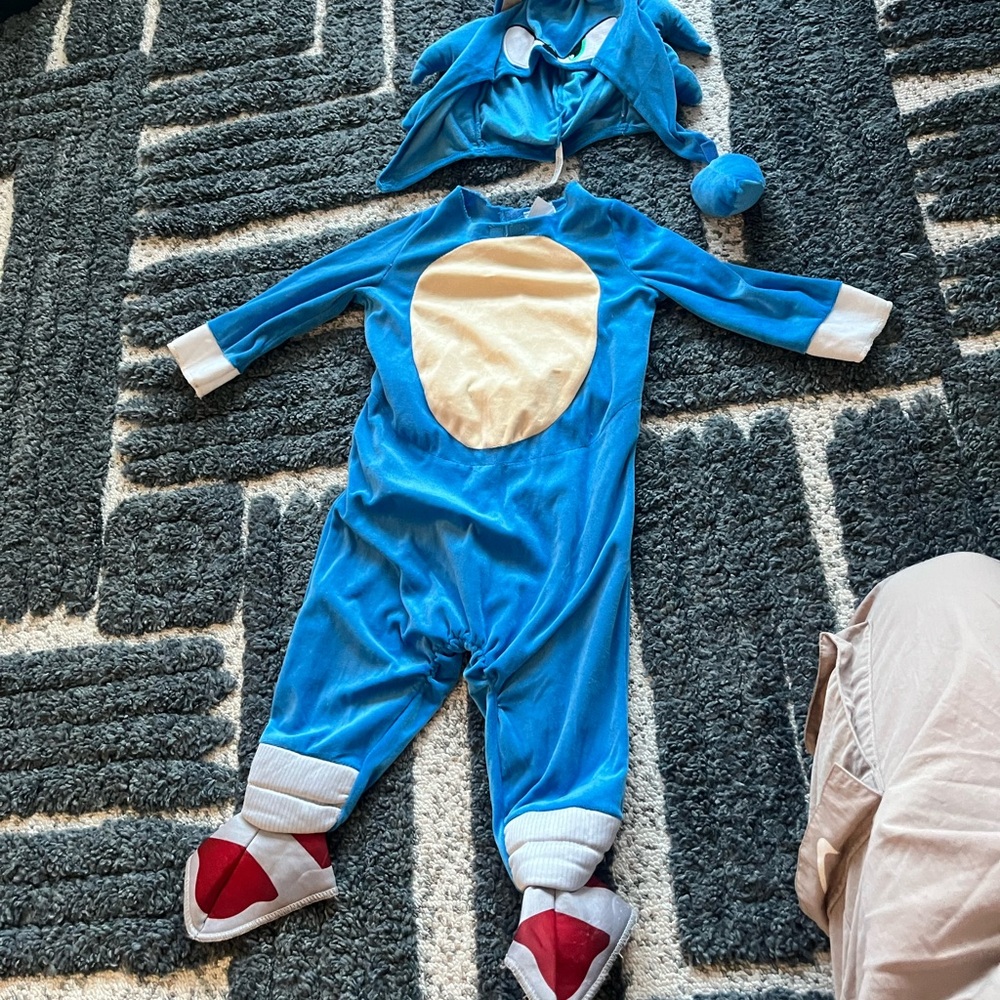 Sonic costume with Hat and tail (2T)